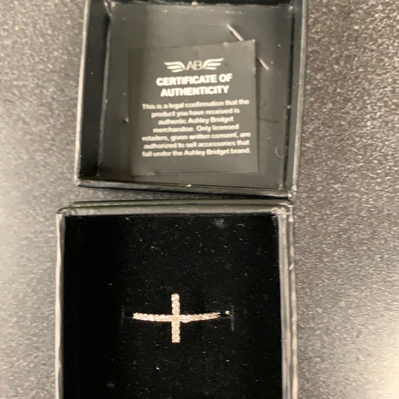 10k White Gold/Diamond Cross Ring - Picture 1 of 5